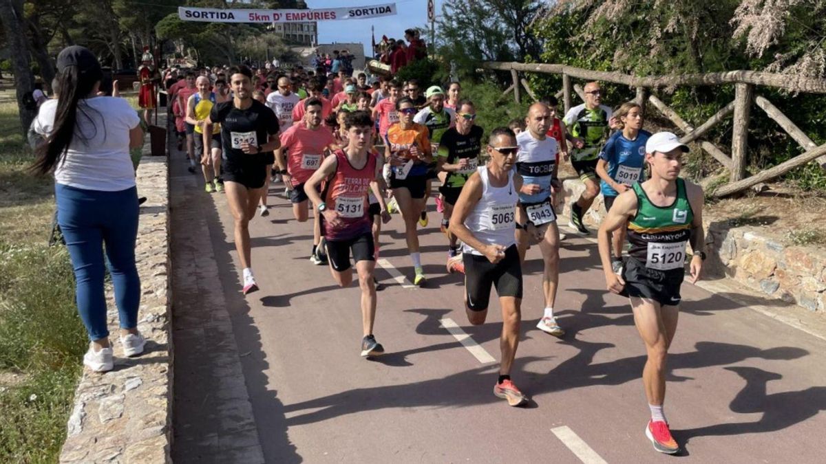 Una imatge d’una de les curses de la Marató d’Empúries de l’any passat.