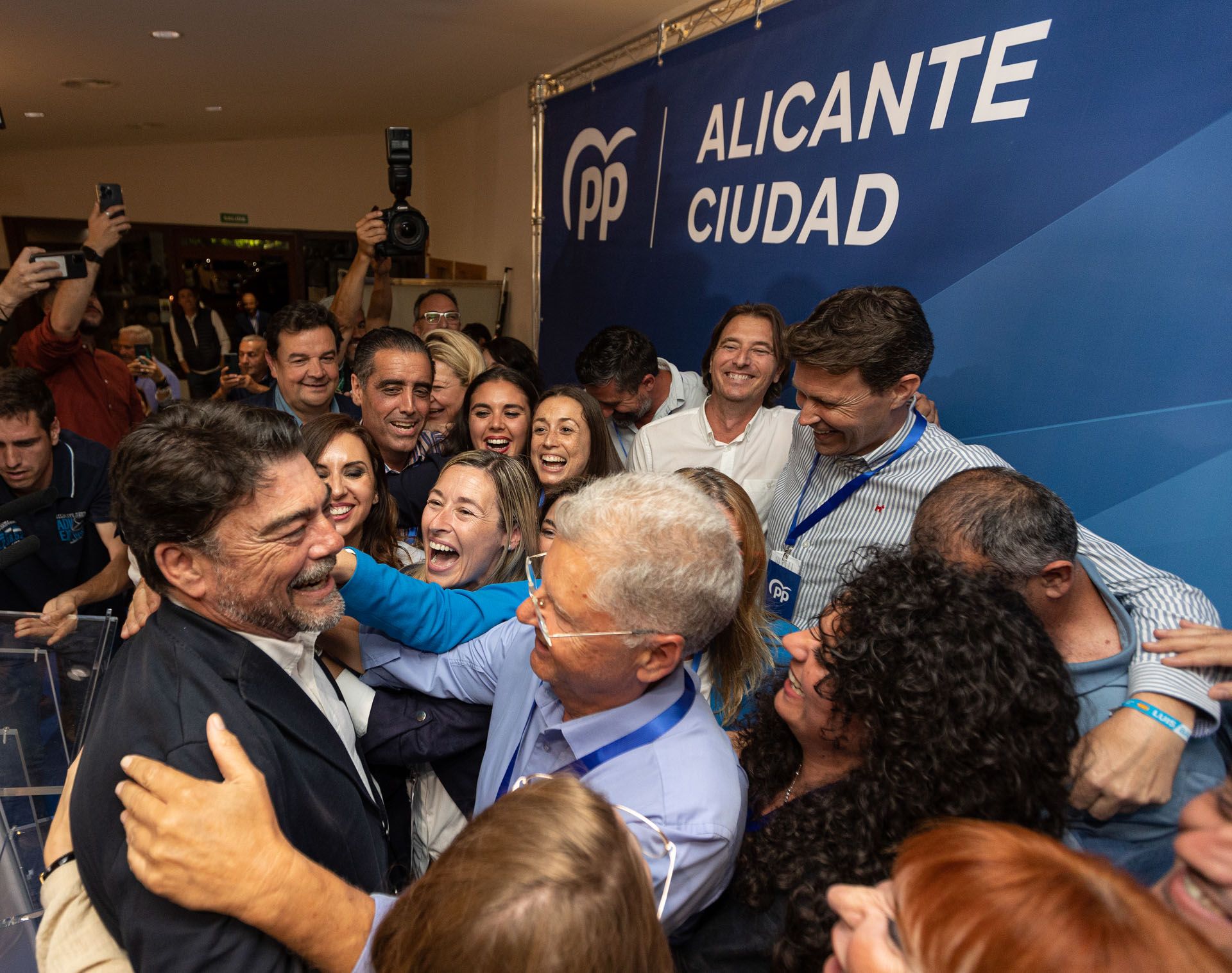 Luis Barcala revalida la alcaldía rozando la mayoría absoluta