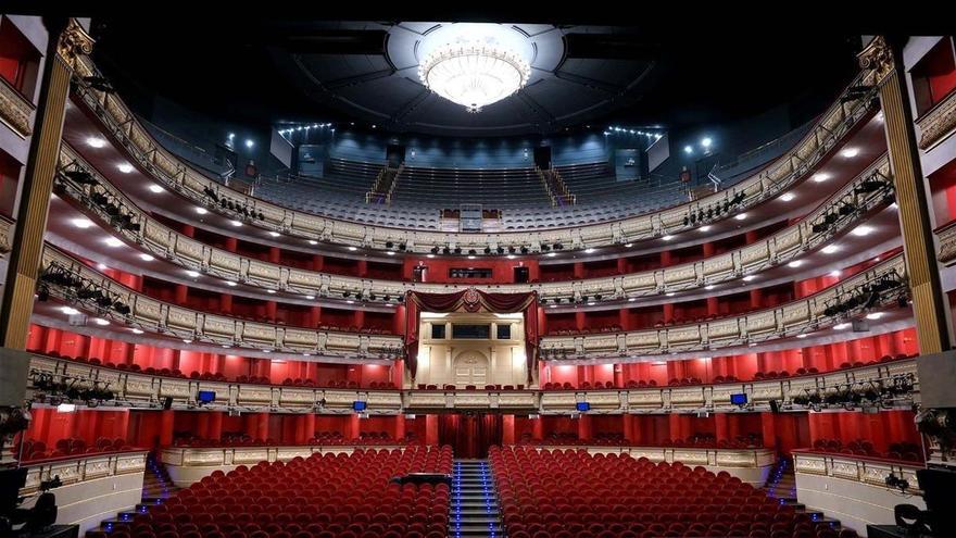 Abucheos en el Teatro Real por no cumplirse las medidas de distanciamiento