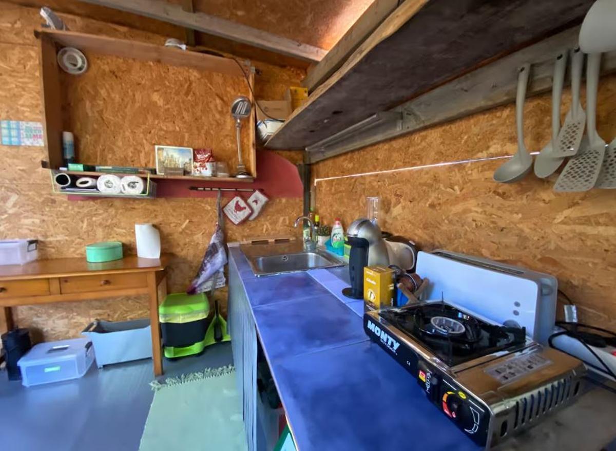 Galería: Alquilan una casa de madera en el bosque como vivienda turística en Ibiza