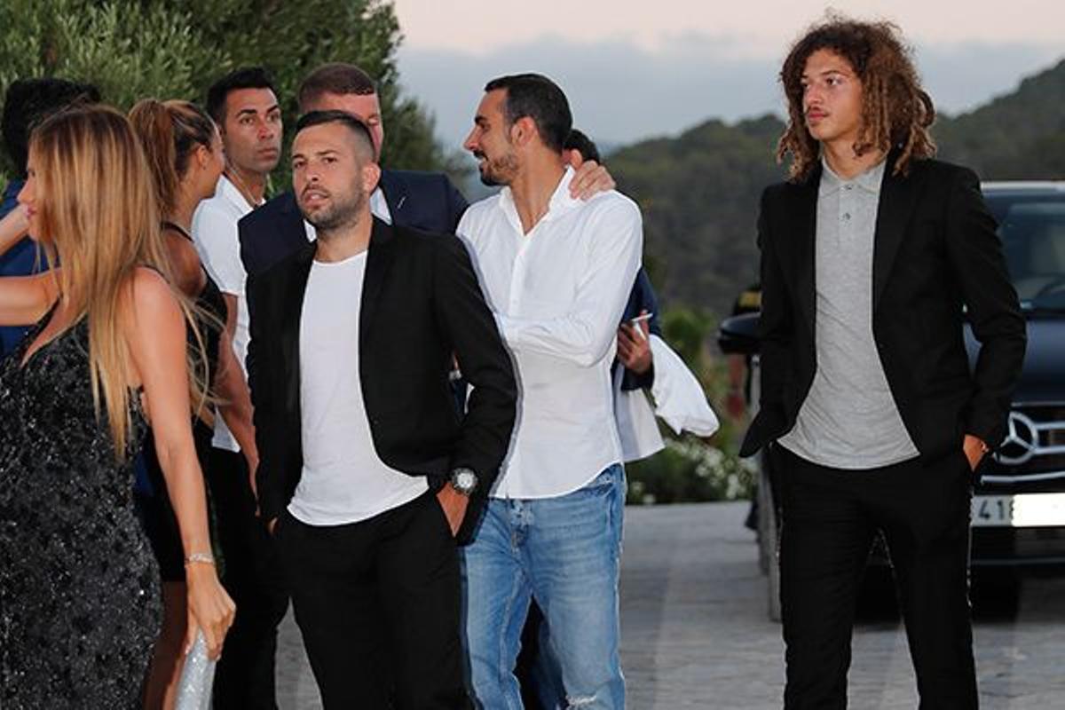 Jordi Alba y Ethan Ampadu con Ross Barkley y Davide Zappacosta