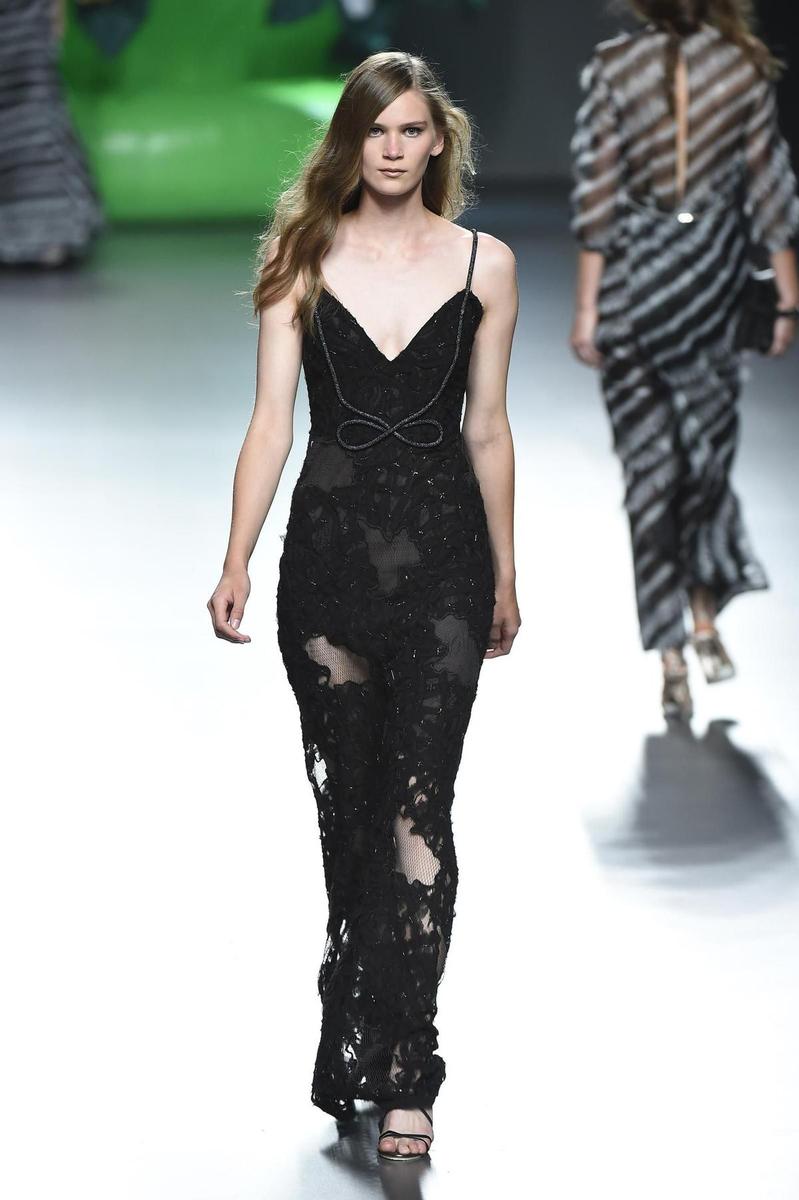 MBFWM 2015: Anna Locking Primavera/Verano 2016, vestido largo negro