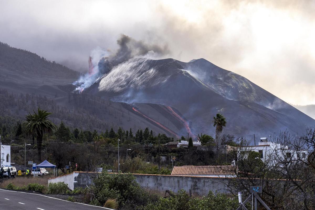 Las nuevas coladas al sur avanzan hacia el océano