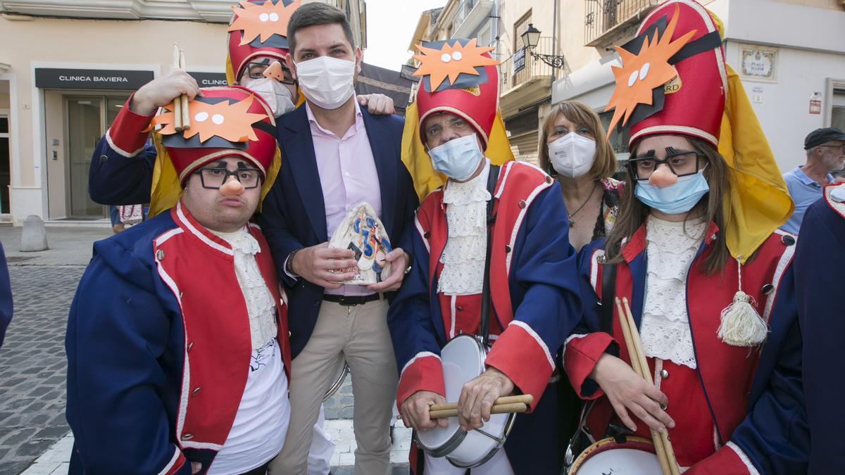 El Tio de la Porra de Gandia da la bienvenida a las fiestas