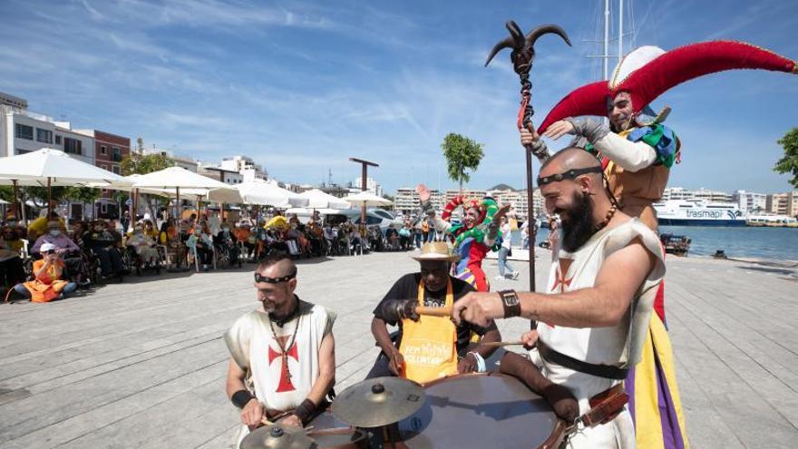 Se buscan voluntarios para acompañar a los mayores de las residencias a la Ibiza Medieval