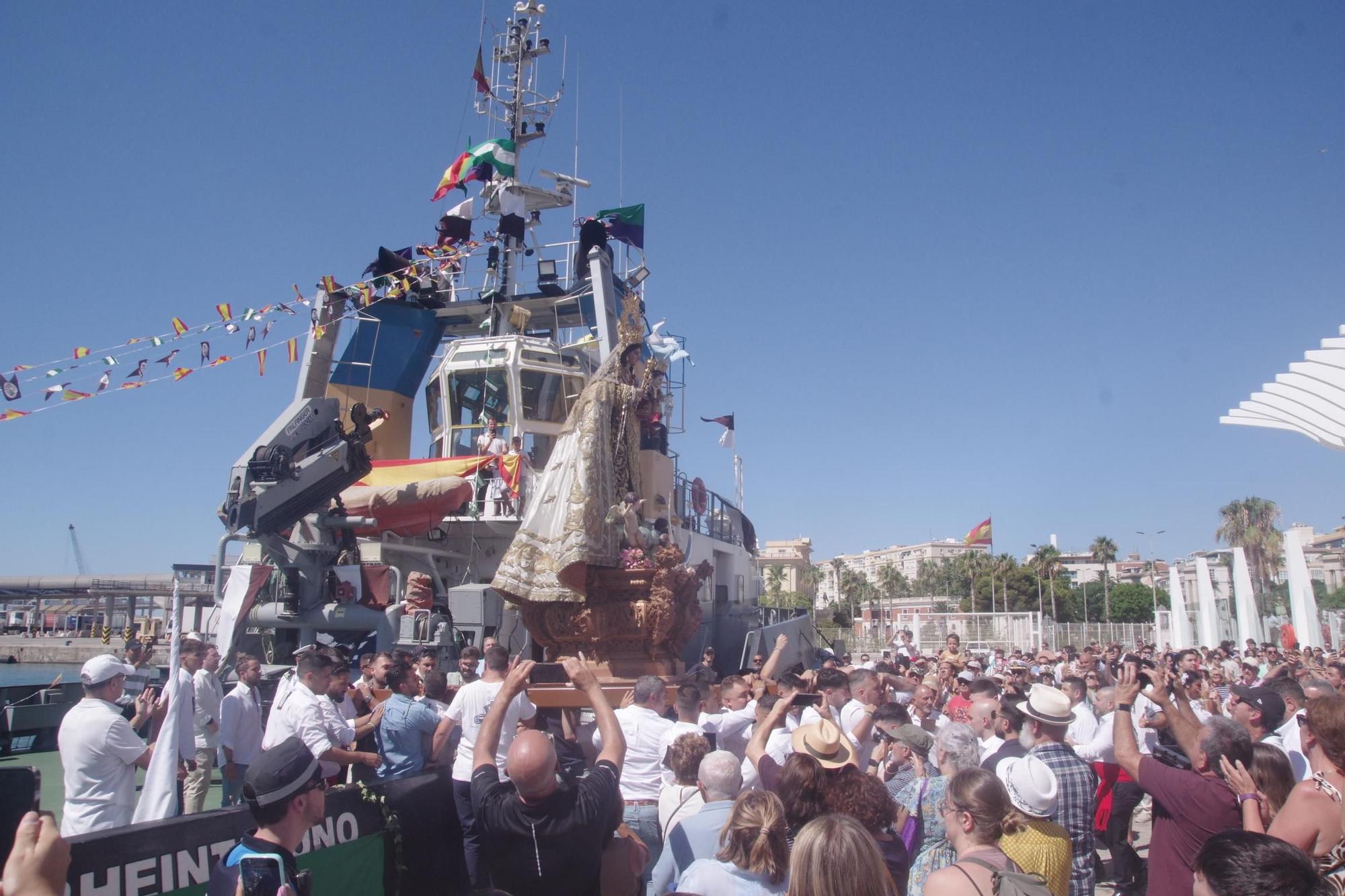 Encuentro en el Puerto de las vírgenes del Carmen de El Perchel y la de los submarinistas