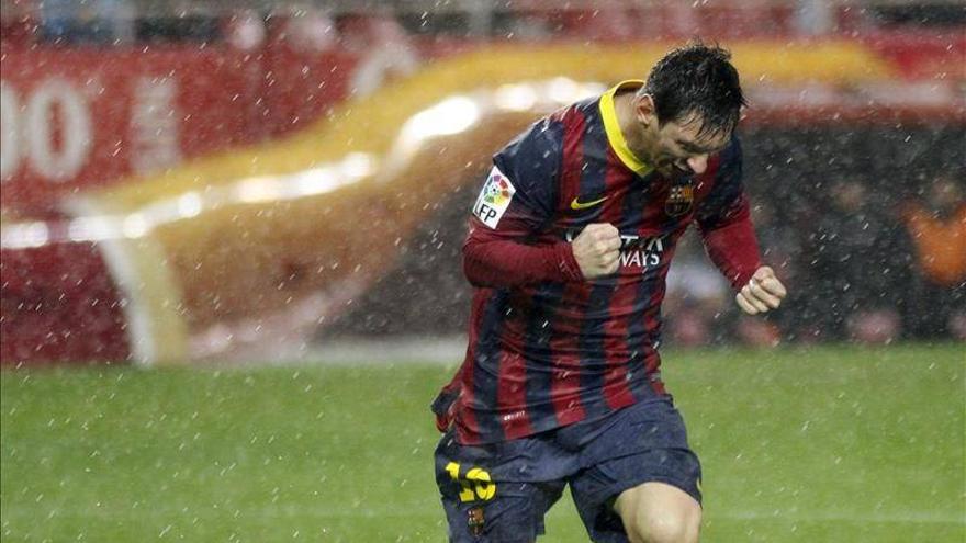 Messi le devuelve el liderato al Barça en Sevilla (1-4)