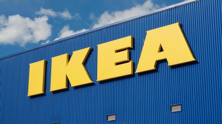 Adiós al armario pegado a la pared, la alternativa de Ikea que encaja en cualquier rincón de casa