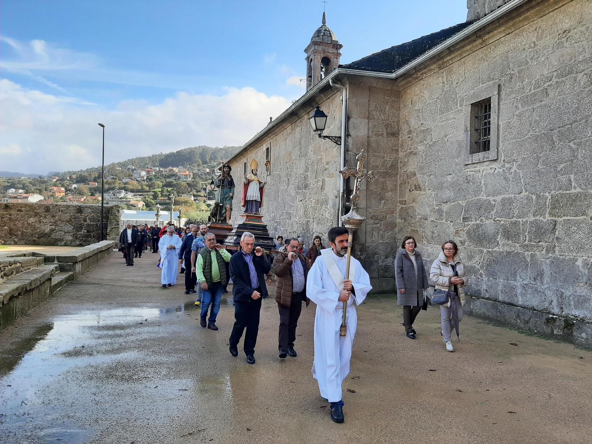 Las procesiones por el San Martiño de Moaña y Bueu aprovechan la tregua de la lluvia