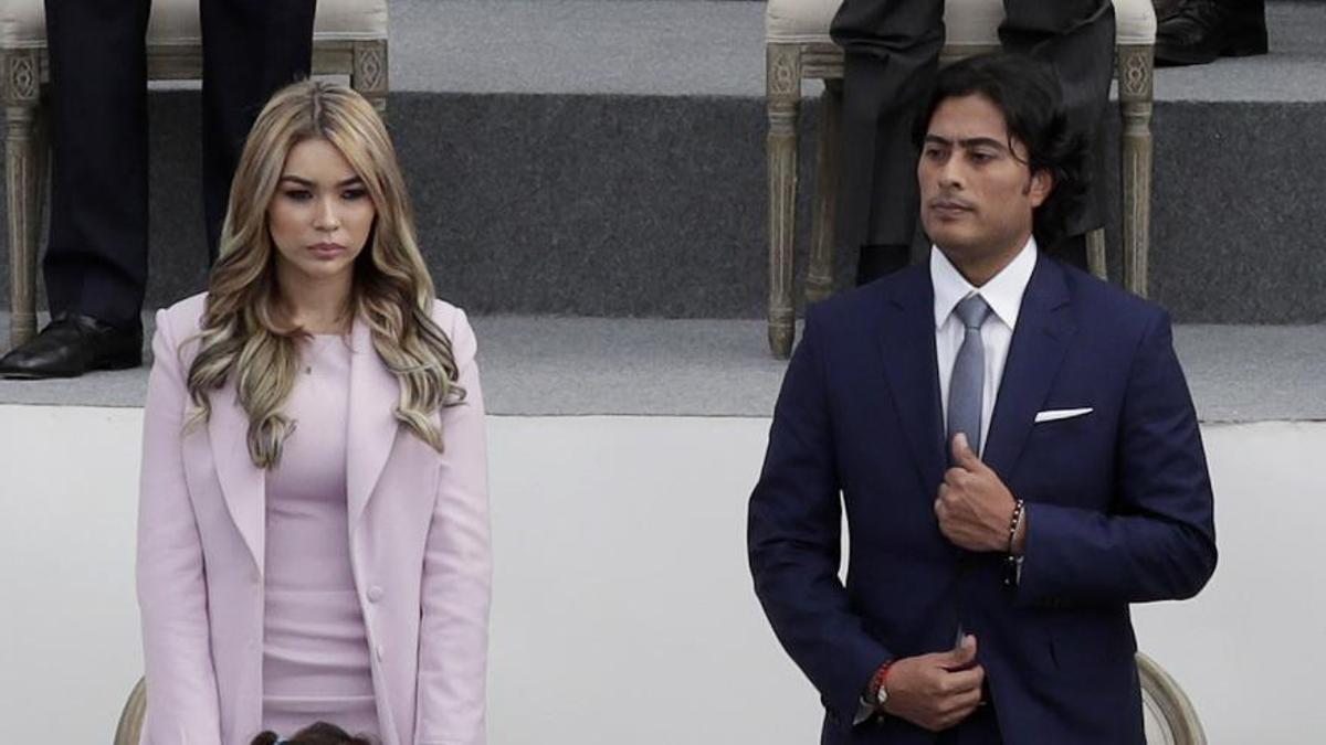 Nicolás Petro y su exesposa Day Vásquez, el 7 de agosto de 2022 durante la toma de posesión de su padre en la Plaza Bolívar de Bogotá.