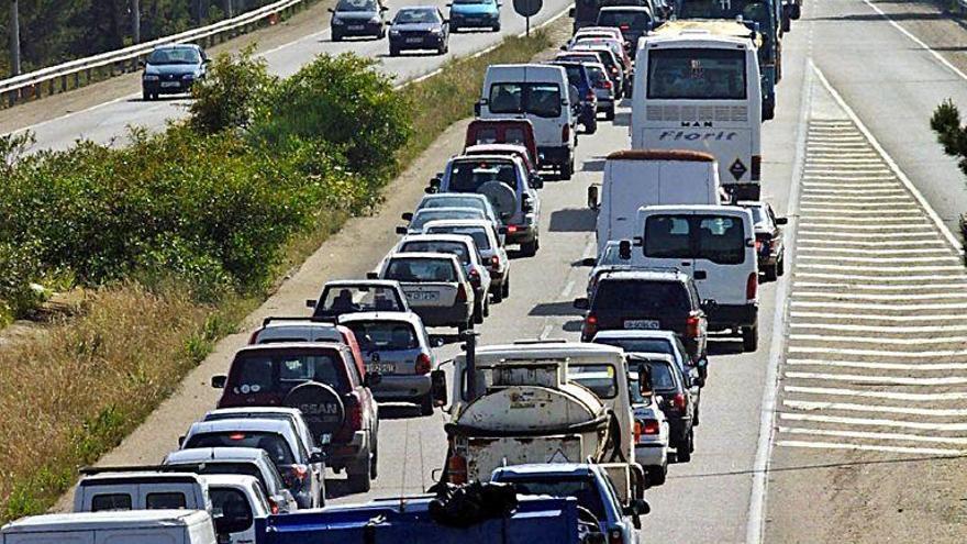 Retención de coches en la autopista Palma-Andratx.