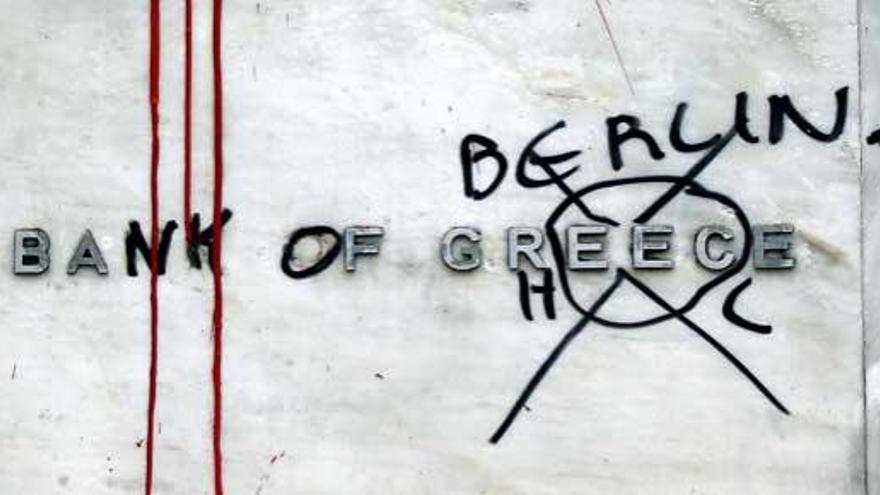 Pintada en contra del Banco de Grecia en Atenas.