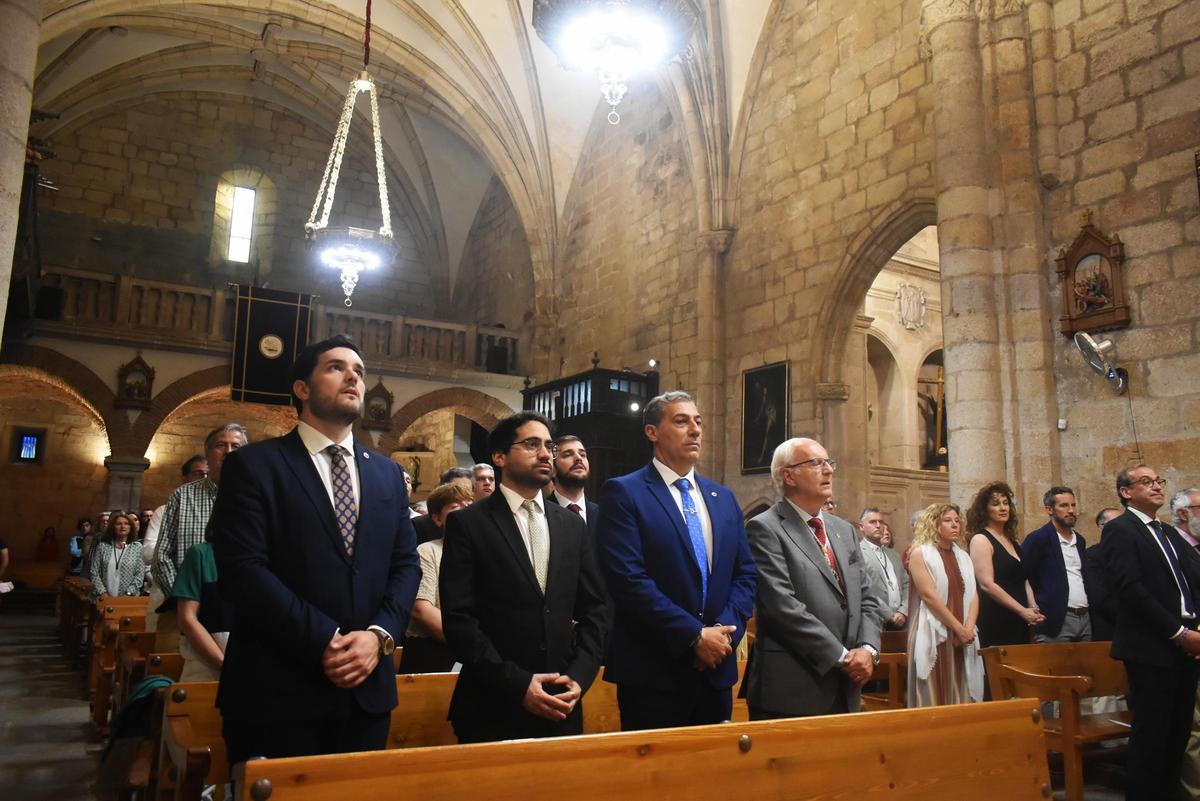 Galería | Jesús Sellers toma posesión como nuevo presidente de la Unión de Cofradías de Cáceres
