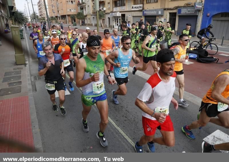 Atletas en el IX Marató BP de Castellón