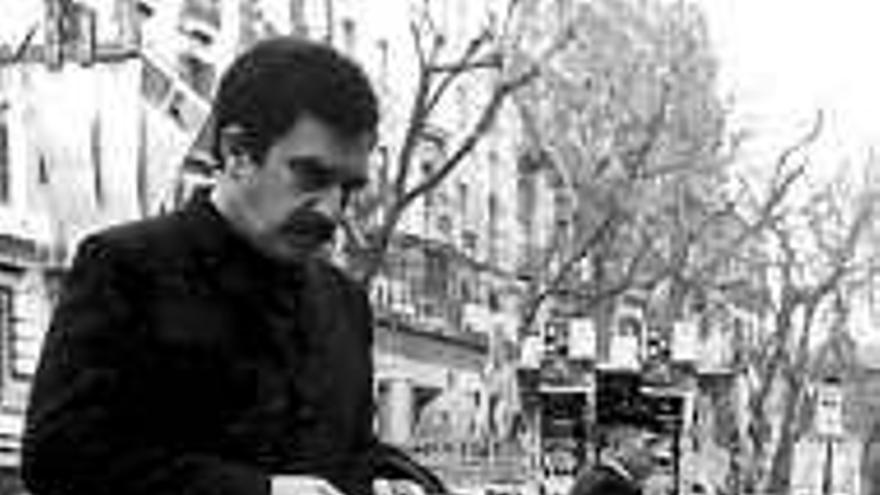 Gabriel García Márquez en las Ramblas de Barcelona.