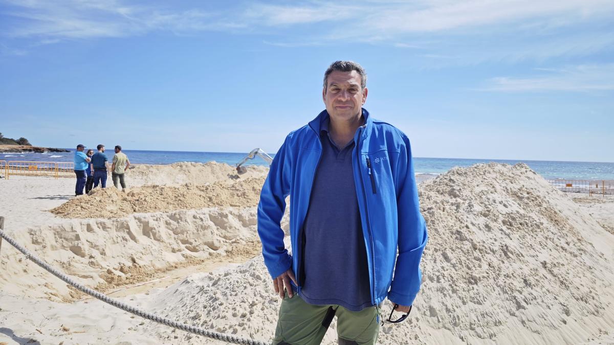 El arqueólogo Cesc Busquets que coordina las excavaciones en la playa de sa Coma: «Esperanzas muchas, prudencia toda»