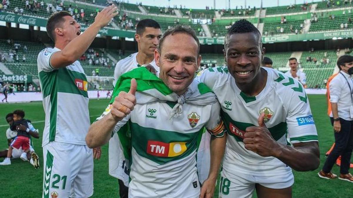 Celebración en la Glorieta del ascenso del Elche CF