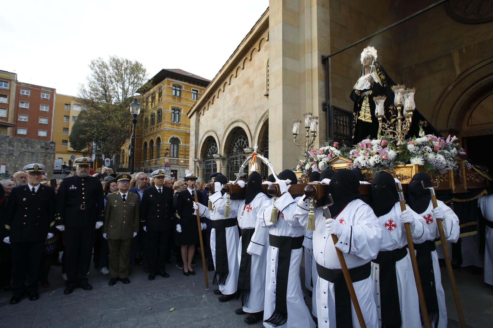 En imágenes: Procesión del Santo Entierro del Viernes Santo en Gijón