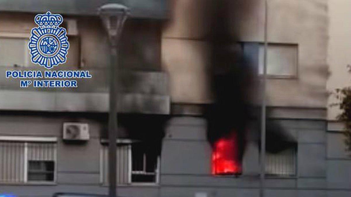 Incendio provocado en un edificio de Jerez de la Frontera (Cádiz) el 3 de marzo del 2019 cuando una chica intenta vengarse de su expareja