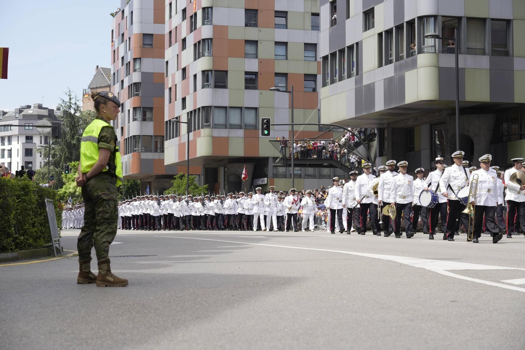 EN IMÁGENES: Así fue el multitudinario desfile en Oviedo por el Día de las Fuerzas Armadas