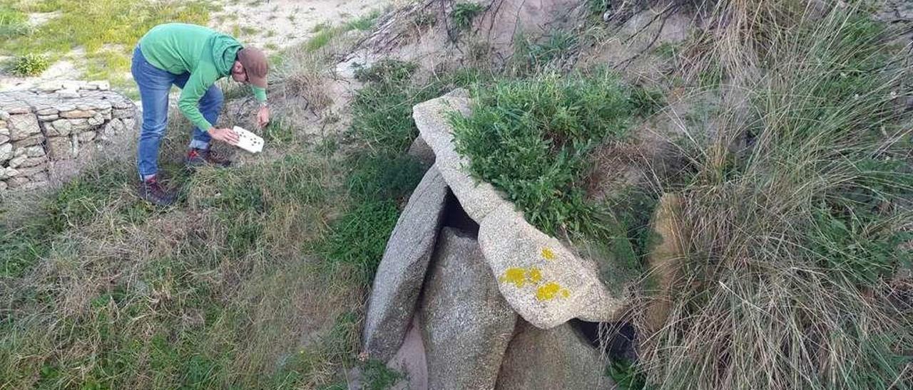 Labores realizadas a lo largo del día de ayer por los arqueólogos que están sondeando el estado del foco arqueológico. // Faro