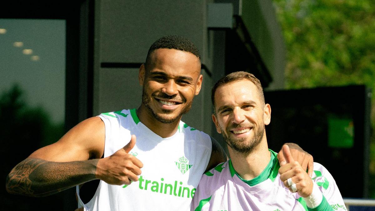 Pau López junto a Natan en la pretemporada del Betis de Alemania