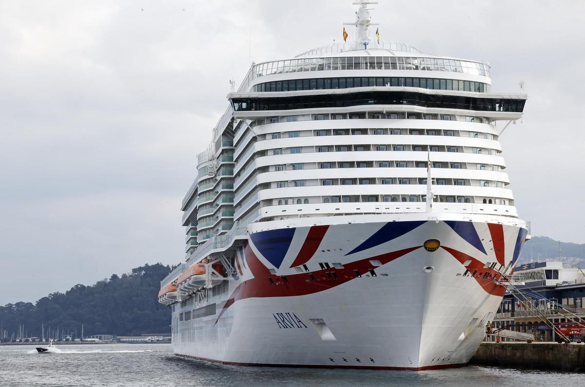 Primera escala oficial del crucero "Arvia" en Vigo