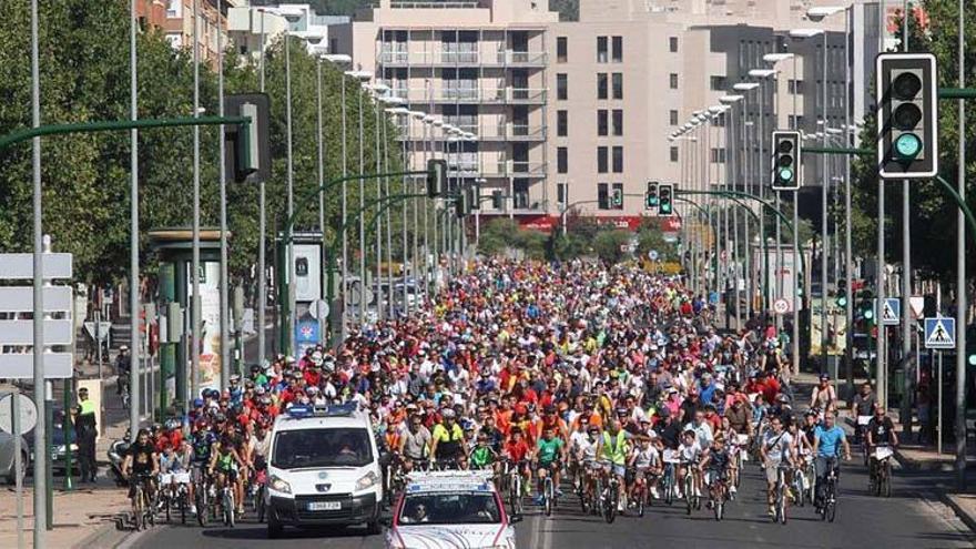 Miles de cordobeses se suman a la fiesta de la bici