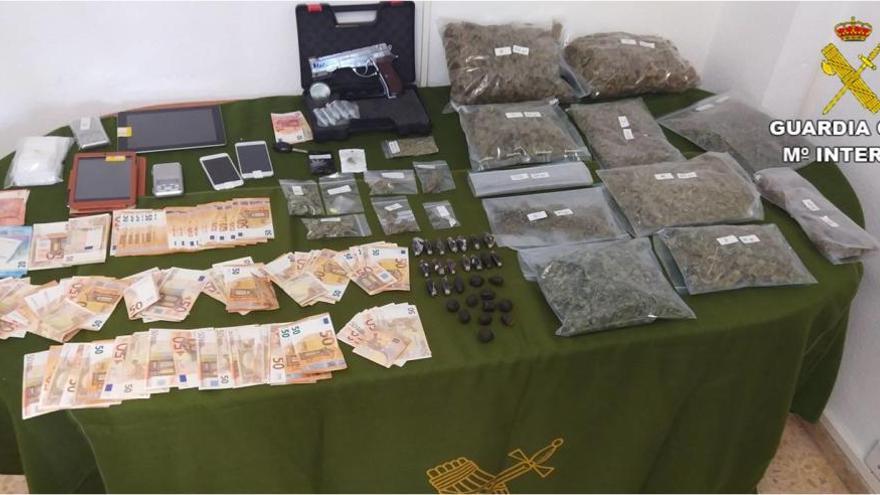 La Guardia Civil desarticula una red de venta de droga que operaba en Dénia y la Marina Baixa