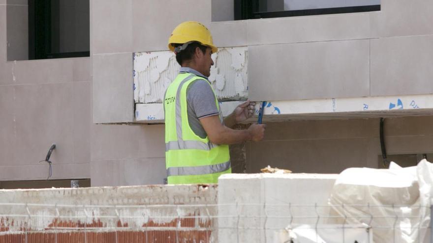 El paro baja en abril en la Región de Murcia con 1.067 desempleados menos