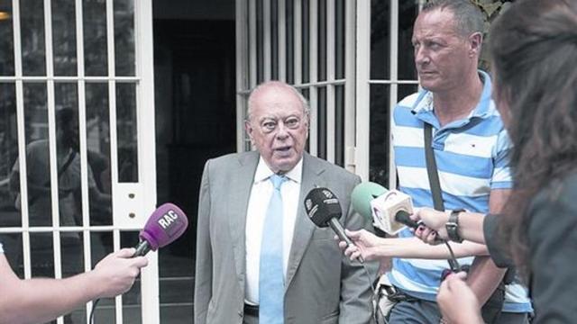 Jordi Pujol, saliendo de su casa en Barcelona.