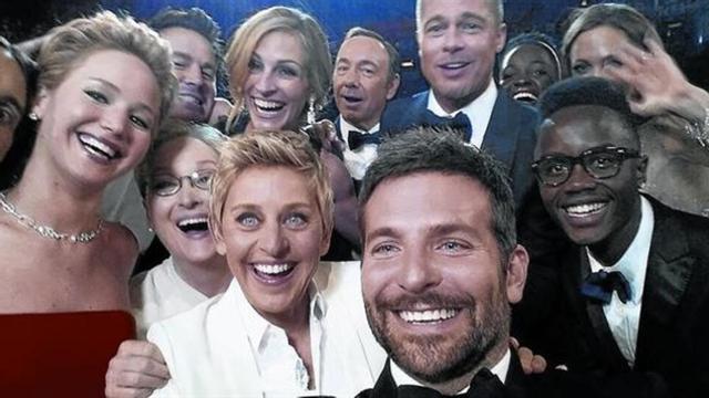 Autofoto estelar 8En la fila de abajo, de izquierda a derecha, Jared Leto, Jennifer Lawrence, Meryl Streep, Ellen DeGeneres, Bradley Cooper y Peter Nyong'o Jr.; en la de arriba, Channing Tatum, Julia Roberts, Kevin Spacey, Brad Pitt, Lupita Nyon