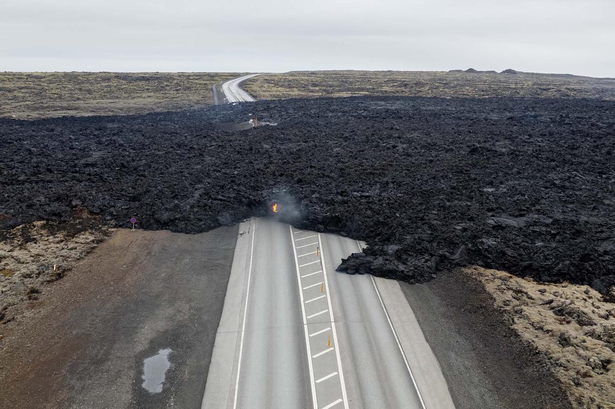 Erupción volcánica cerca de la montaña Fagradalsfjall en la península de Reykjanes al suroeste de Reykjavik