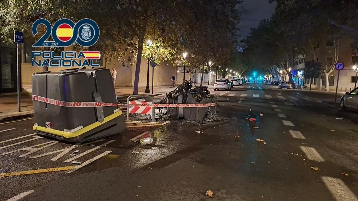 Un contenedor quemado en los incidentes tras el partido Valencia-Las Palmas