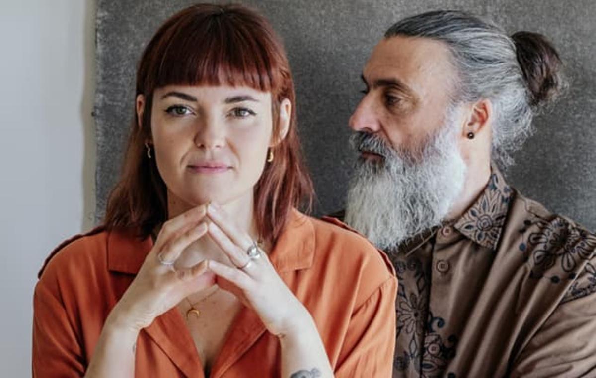 Mäbu llega a Elche para presentar su nuevo disco en directo.