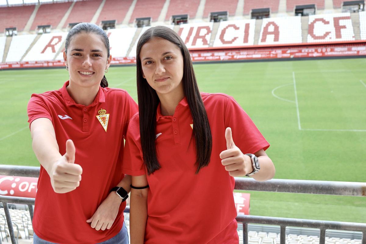 Las capitanas del primer y segundo equipo femenino del Real Murcia, en Nueva Condomina