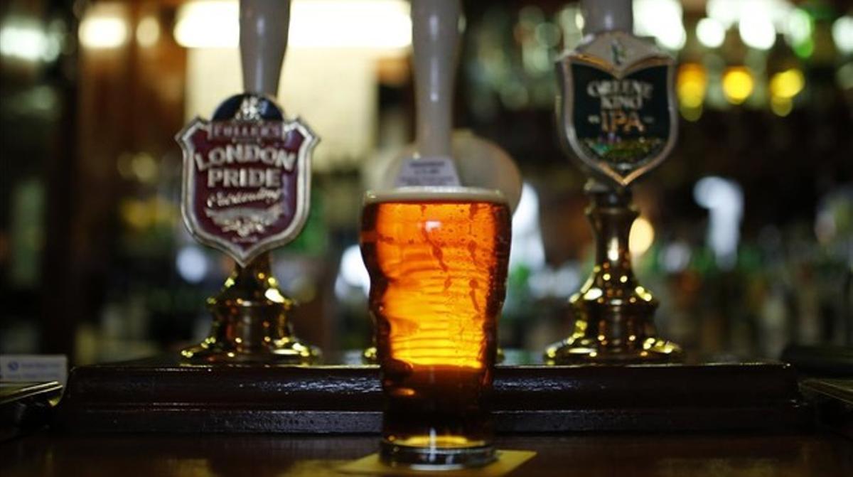 Una pinta de cervesa en un ’pub’ de Liverpool, al novembre.