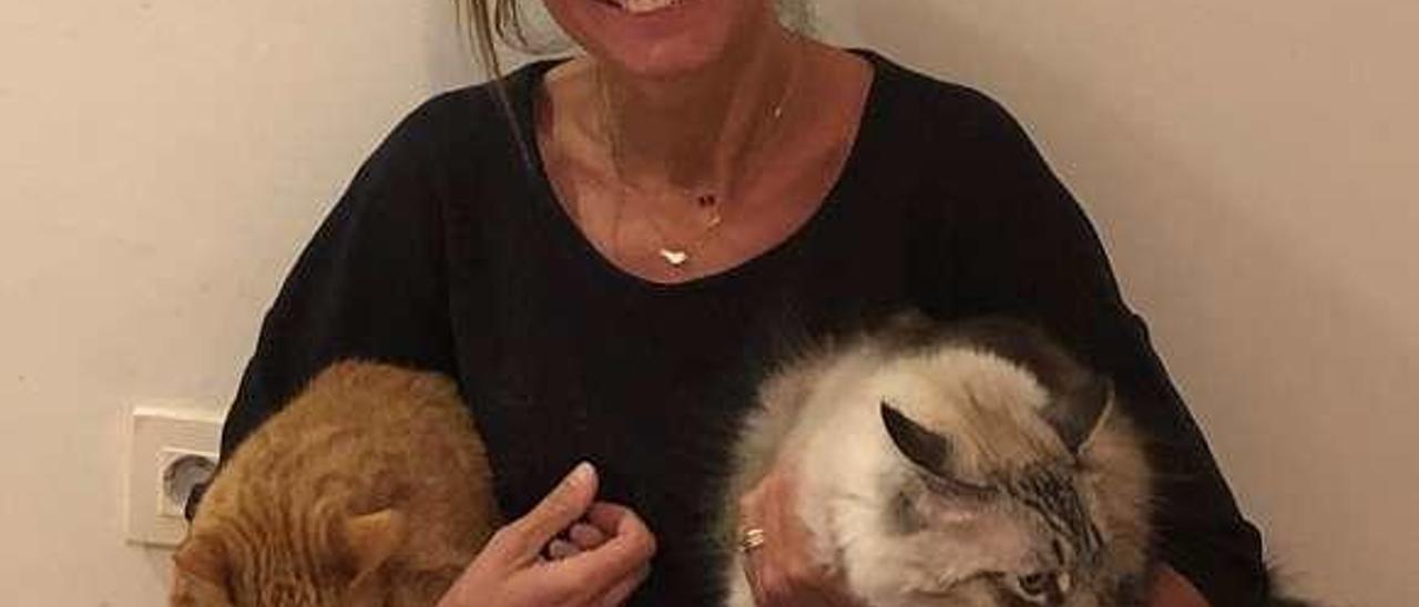 Paloma Castro con sus mascotas.