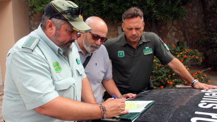 Un agent rural, Ignasi Dalmases i l&#039;alcalde i Josep Maria Rufí,