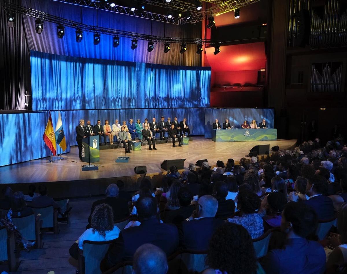 El presidente Fernando Clavijo pronuncia su discurso institucional del Día de Canarias en un aforo lleno del Auditorio Alfredo Kraus.