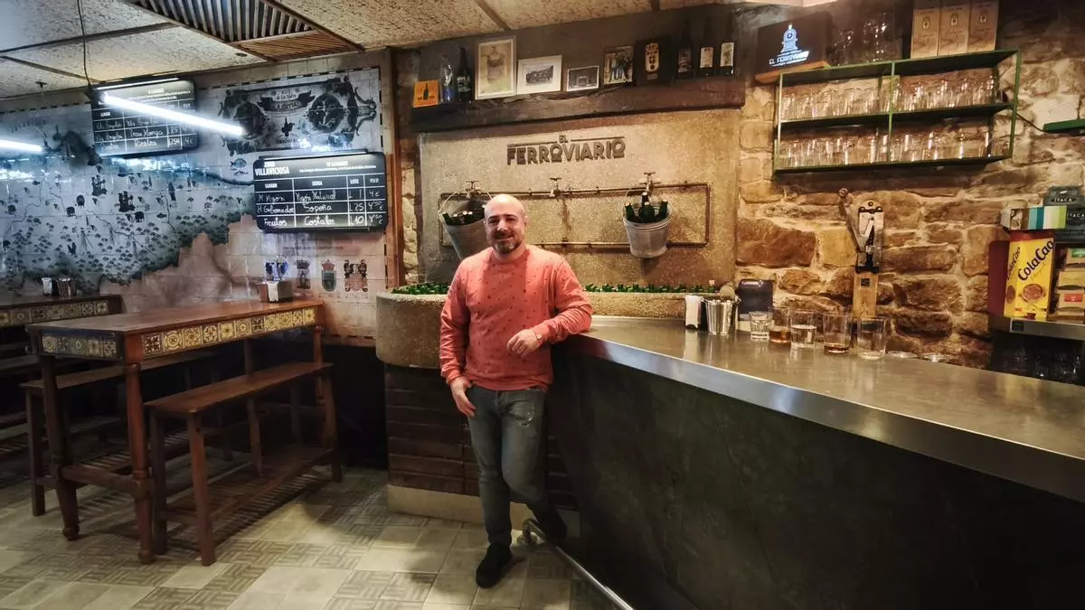 La historia de El Ferroviario, la pequeña cantina rodeada de huertas en Oviedo que se convirtió en la sidrería decana de Gascona