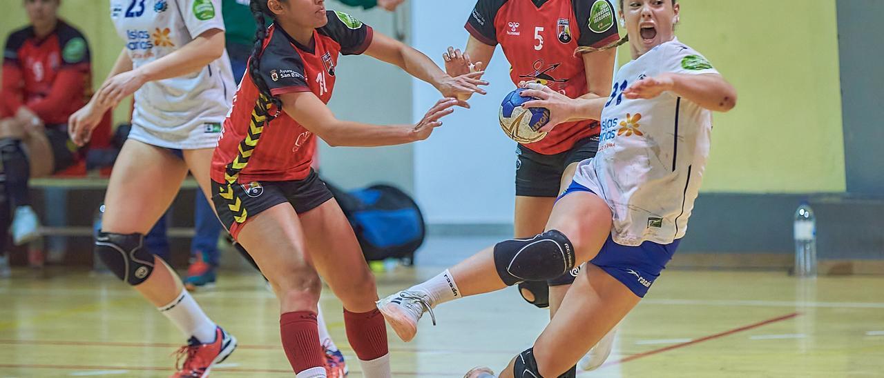 Las tinerfeñas empataron el partido en los últimos minutos.