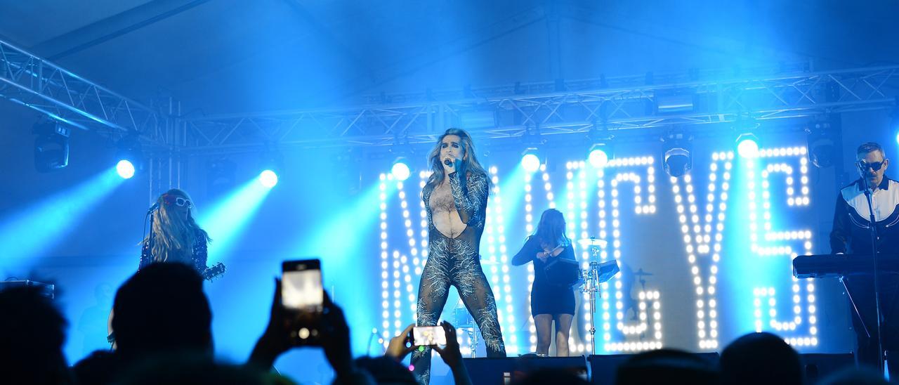 Mario Vaquerizo y sus Nancys Rubias, en la feria de Plasencia.