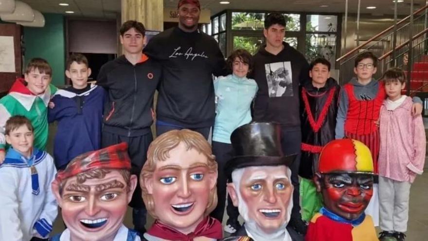 Los gigantes y cabezudos animaron a los más jóvenes.