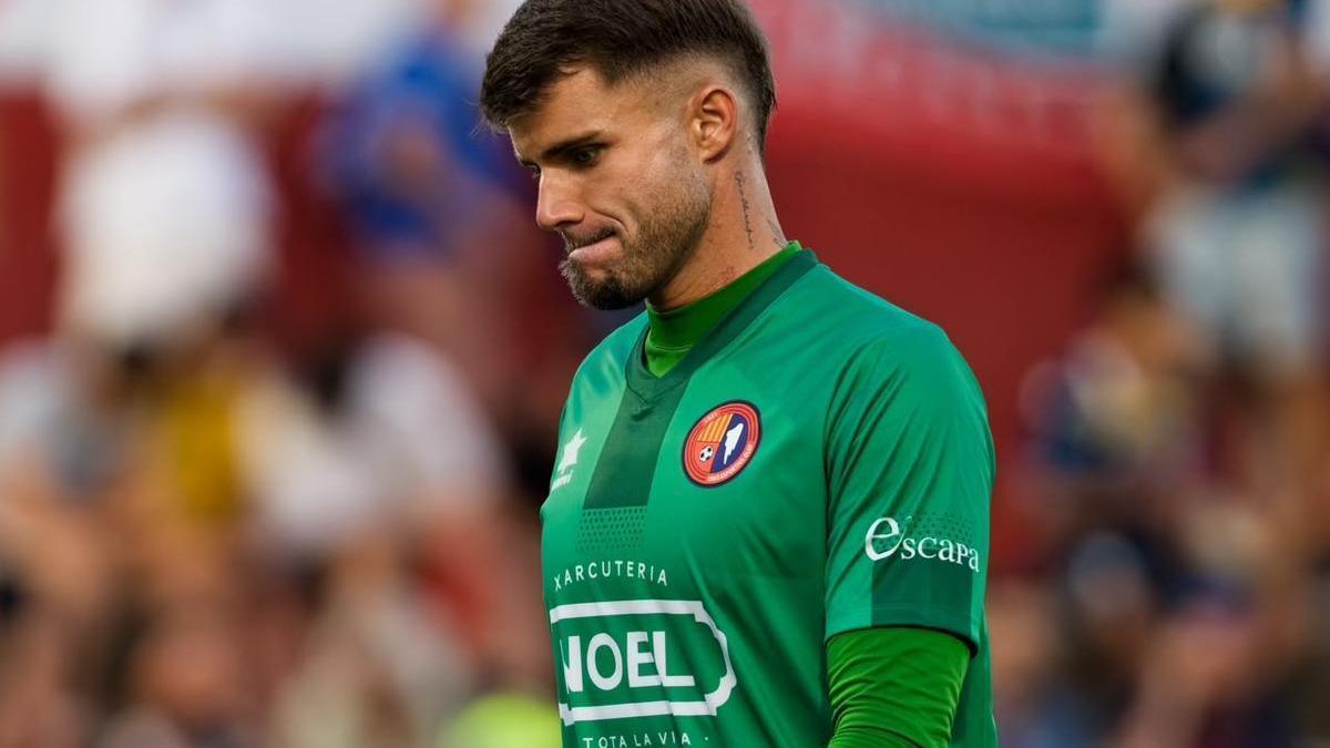 Pol Ballesté: Olot dressing room talks more about top spots than relegation