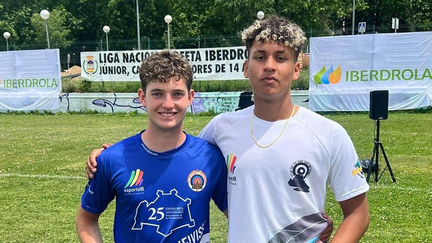 Los ibicencos Toni Roig y Eduardo Santolaria, en el &#039;top 10&#039; del Torneo Internacional de tiro con arco de Nimes