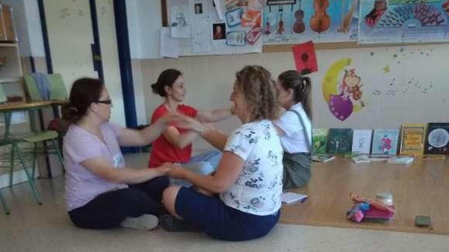 Un momento del taller en el colegio de Ardán. // S.A.