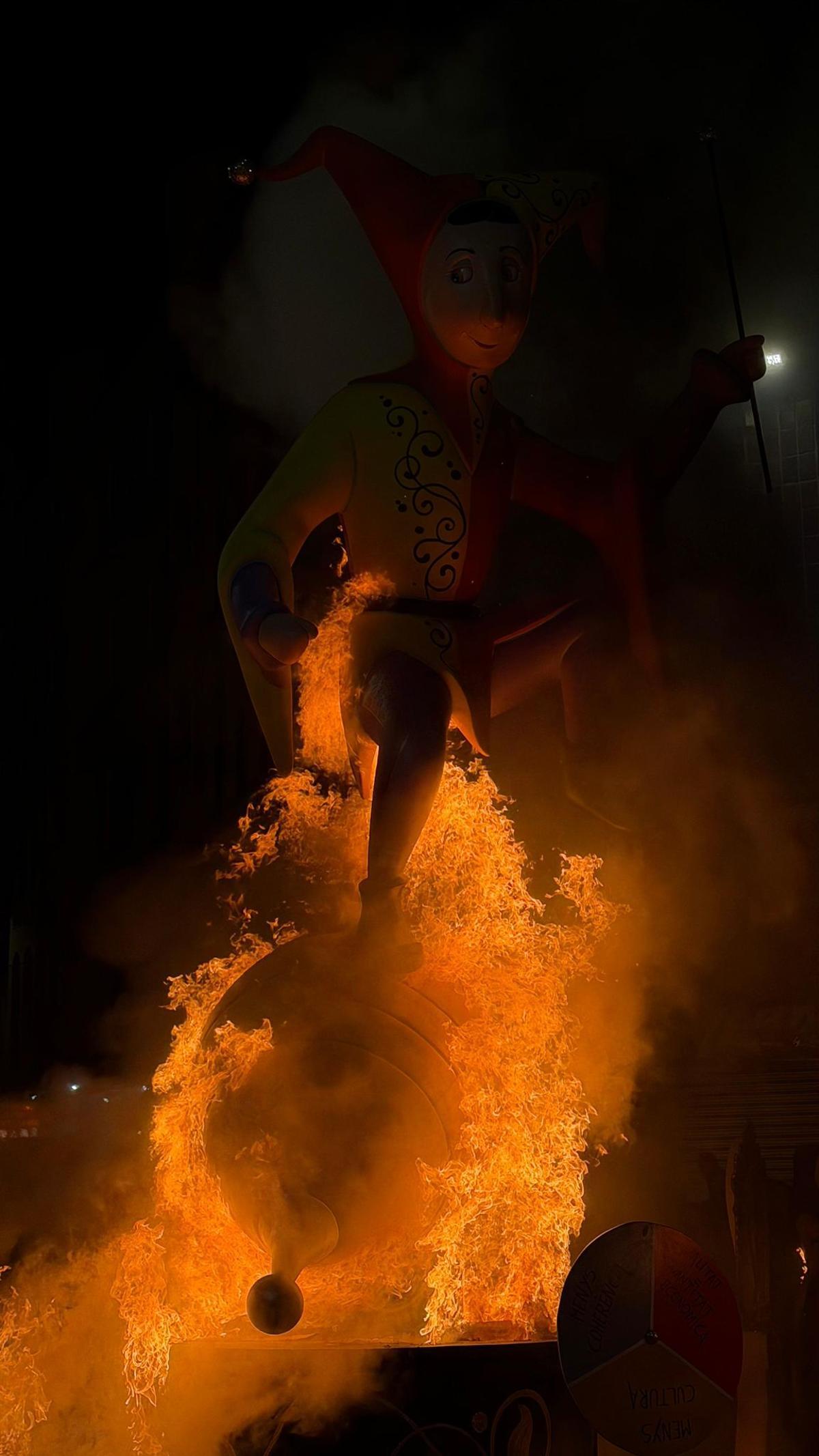Las imágenes de la 'Nit de la Cremà' en la Vall d'Uixó