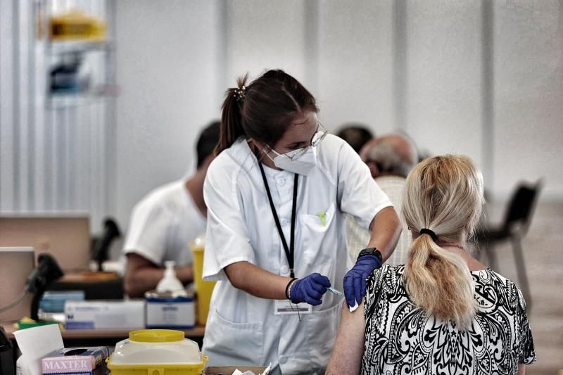 Centro de vacunación en Canarias