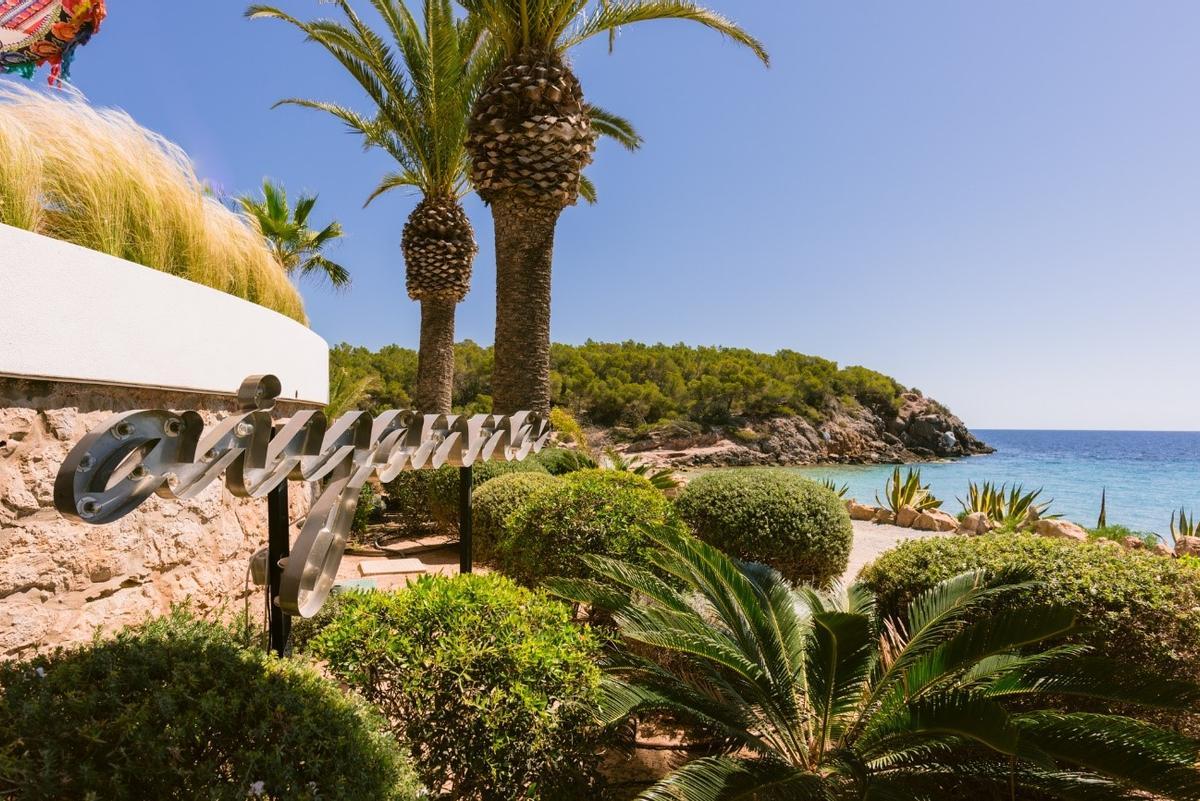 La playa de Cala Nova ofrece una oportunidad única para disfrutar de su belleza en un estado casi virgen